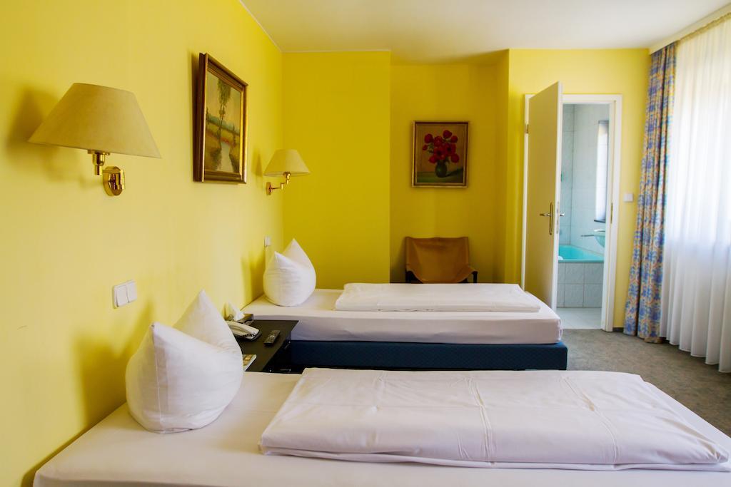 Heidekrug Otel Oberursel Oda fotoğraf