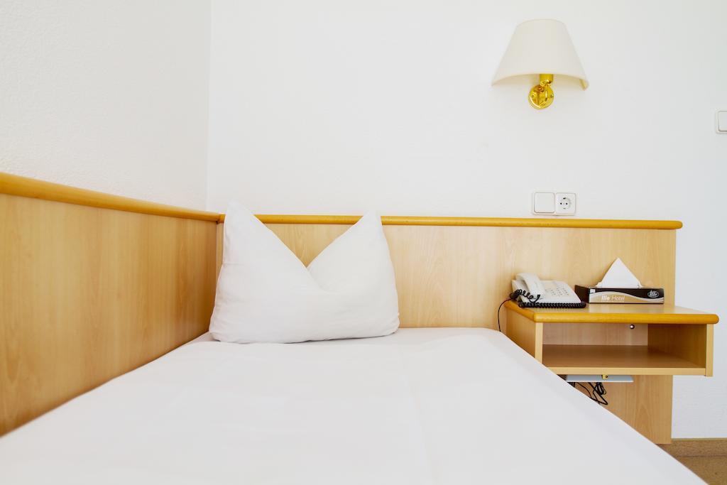 Heidekrug Otel Oberursel Oda fotoğraf