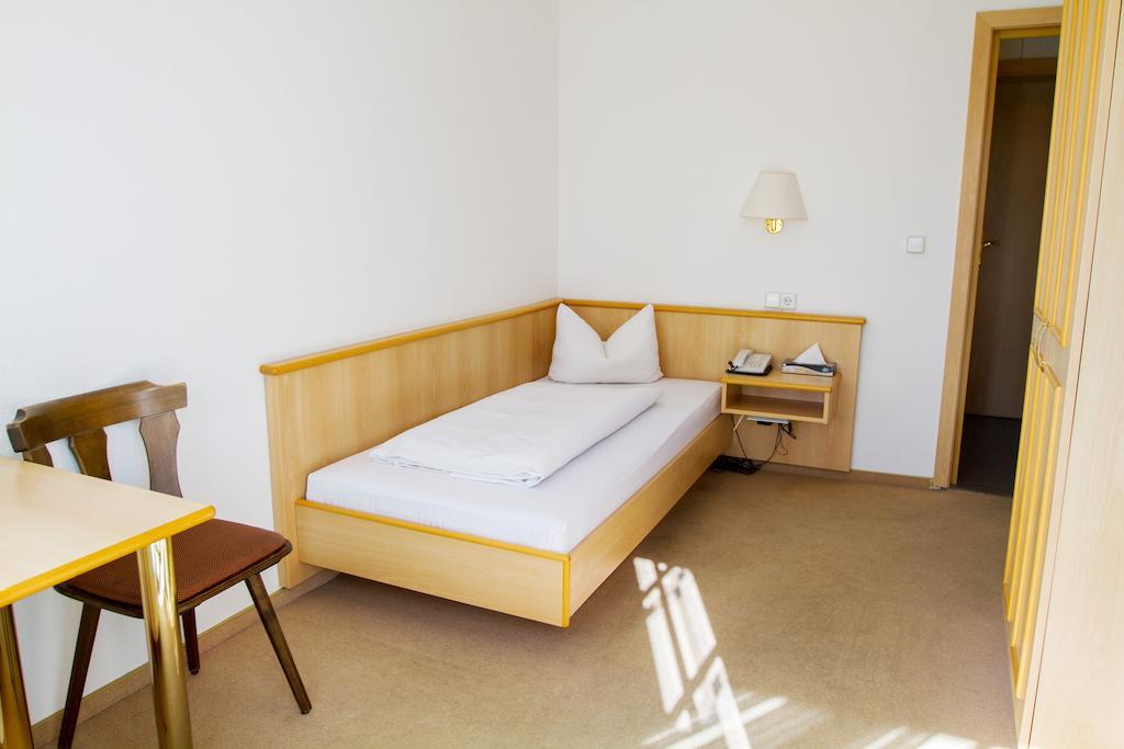 Heidekrug Otel Oberursel Oda fotoğraf