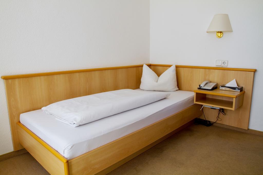 Heidekrug Otel Oberursel Oda fotoğraf